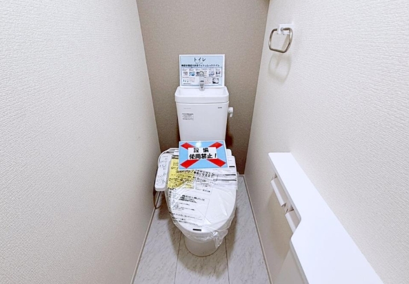 町田市能ヶ谷2丁目の新築戸建て1のトイレ1Fの写真