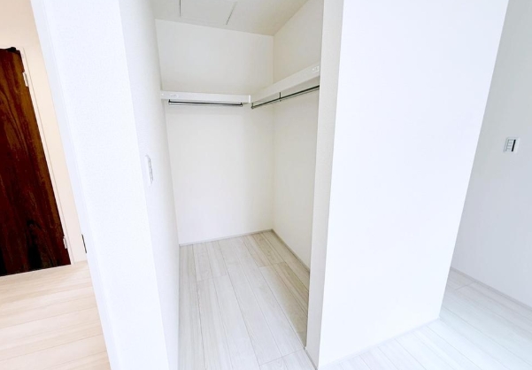 町田市能ヶ谷2丁目の新築戸建て1のウォークインクローゼットの写真