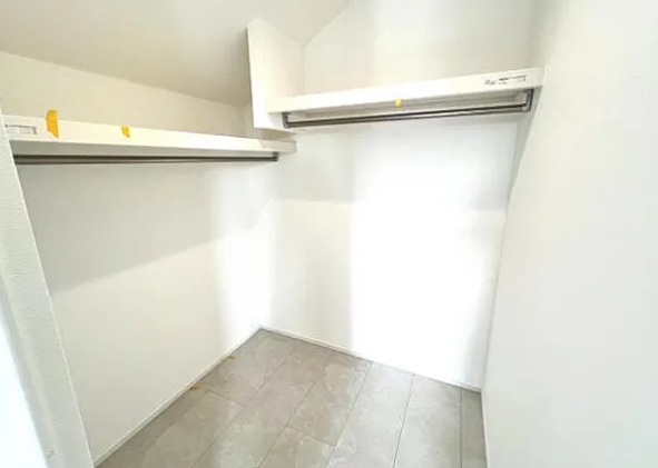 町田市真光寺2丁目の新築戸建て2のウォークインクローゼットの写真