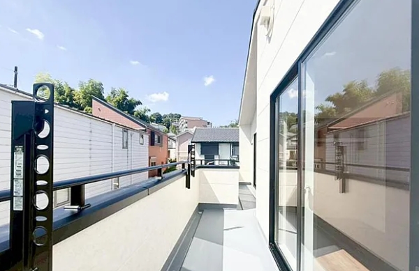 町田市玉川学園8丁目の新築戸建てのバルコニーの写真