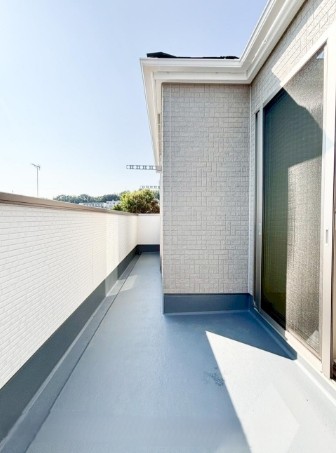 町田市鶴川4丁目の新築戸建て1のバルコニーの写真