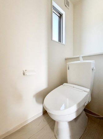 町田市鶴川4丁目の新築戸建て1のトイレ1Fの写真