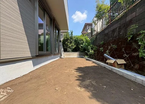 町田市鶴川4丁目の新築戸建て1の庭の写真