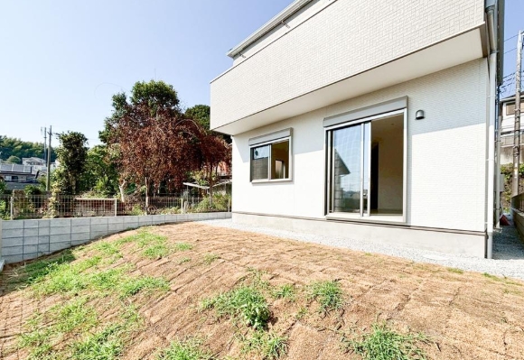 町田市鶴川4丁目の新築戸建て1の庭の写真