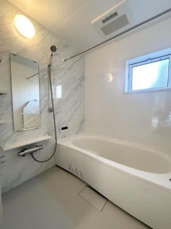 町田市薬師台1丁目の新築戸建てのバスルームの写真