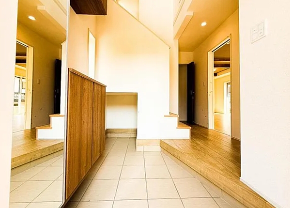 町田市薬師台1丁目の新築戸建ての玄関の写真