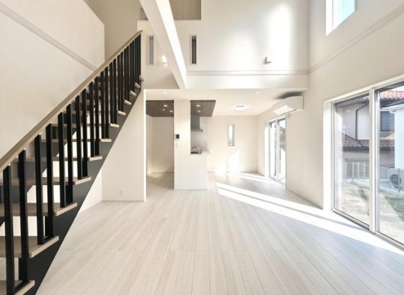 町田市薬師台1丁目の新築戸建てのリビングの写真