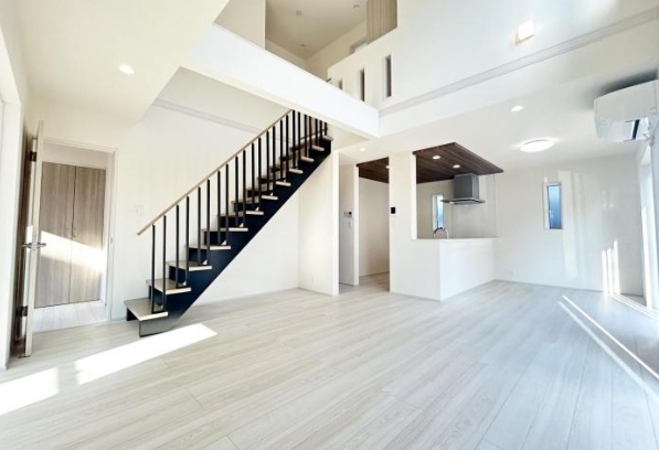 町田市薬師台1丁目の新築戸建てのリビングの写真