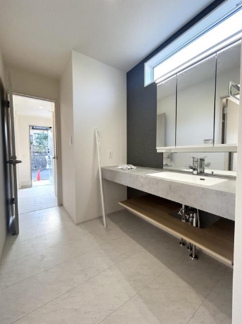 町田市薬師台1丁目の新築戸建ての洗面化粧台の写真