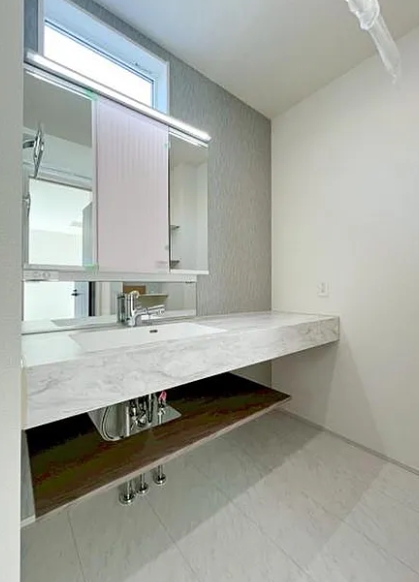 町田市図師町の新築戸建て4の洗面化粧台の写真