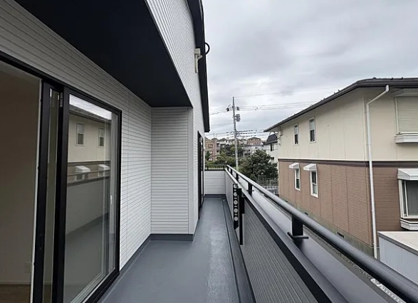 町田市図師町の新築戸建て6のバルコニーの写真