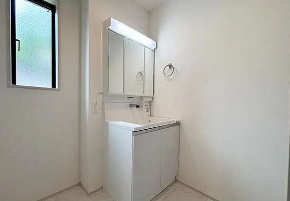 相模原市中央区星が丘3丁目の新築戸建て5の洗面化粧台の写真