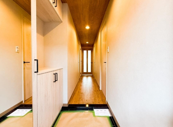相模原市中央区淵野辺2丁目の中古マンションの廊下の写真