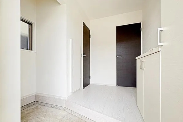 相模原市中央区宮下本町3丁目の新築戸建て1の玄関の写真