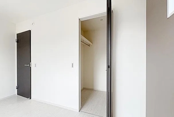 相模原市中央区宮下本町3丁目の新築戸建て1のウォークインクローゼットの写真