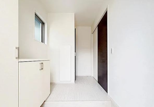 相模原市中央区宮下本町3丁目の新築戸建て2の玄関の写真