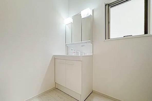 相模原市中央区宮下本町3丁目の新築戸建て2の洗面化粧台の写真