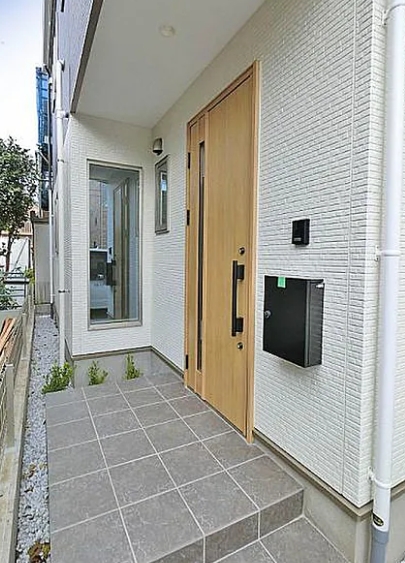 相模原市中央区小山1丁目の新築戸建ての玄関の写真