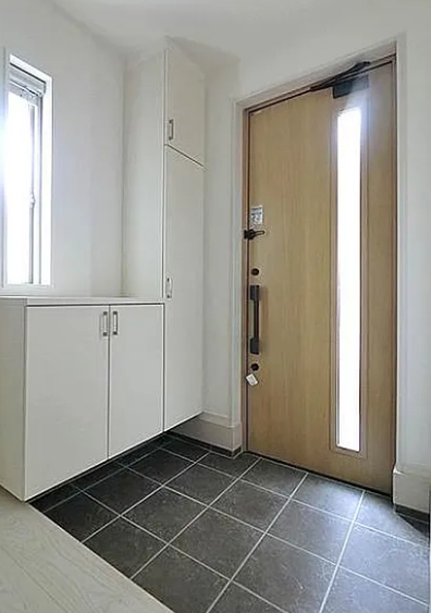 相模原市中央区小山1丁目の新築戸建ての玄関の写真