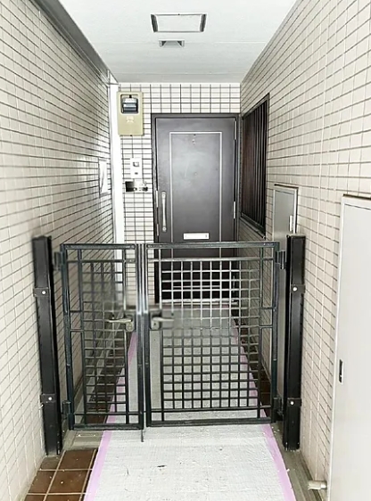 相模原市中央区小山2丁目の中古マンションの玄関の写真