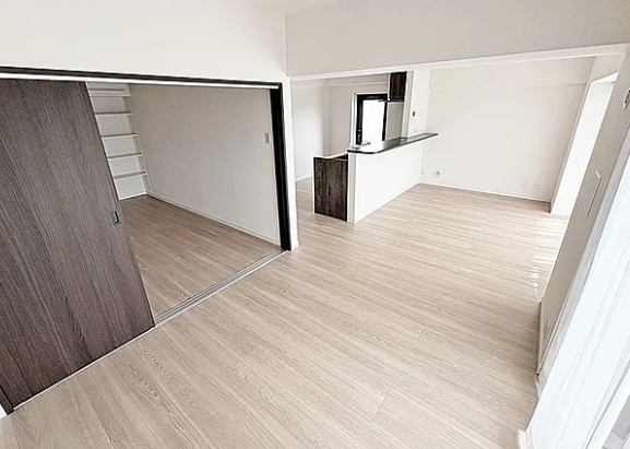 相模原市中央区小山2丁目の中古マンションのリビングの写真