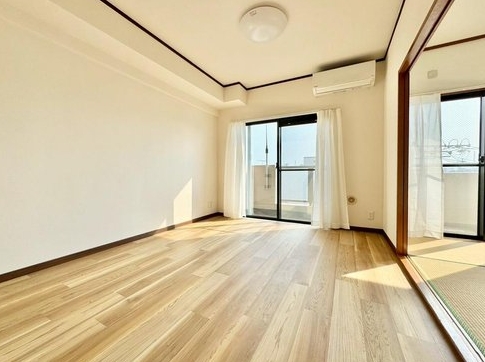 相模原市中央区すすきの町の中古マンションのリビングの写真