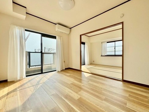 相模原市中央区すすきの町の中古マンションのリビングの写真
