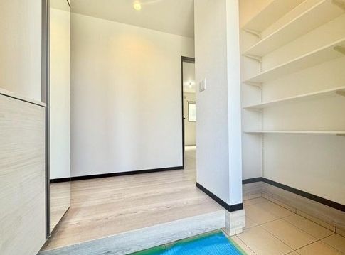 相模原市緑区相原6丁目の中古戸建てのシューズクロークの写真