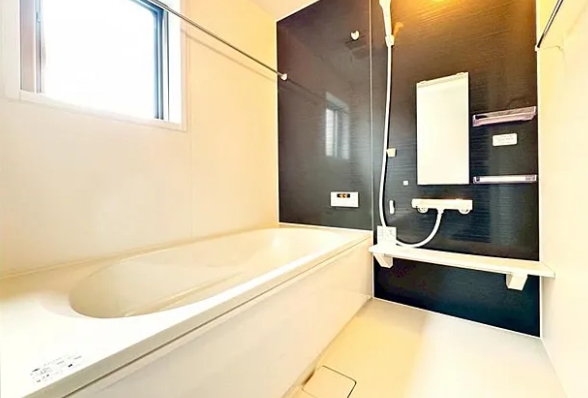 相模原市南区麻溝台8丁目の新築戸建て1のバスルームの写真