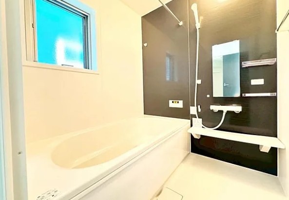 相模原市南区麻溝台8丁目の新築戸建て2のバスルームの写真