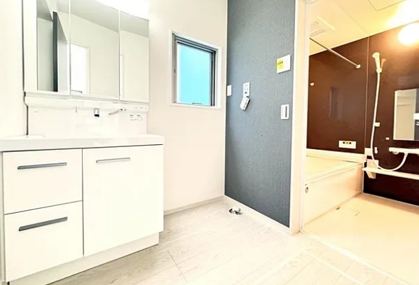 相模原市南区麻溝台8丁目の新築戸建て2の洗面化粧台の写真