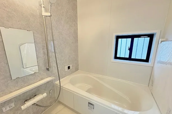 相模原市南区東大沼2丁目の新築戸建てAのバスルームの写真