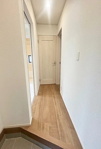 相模原市南区東大沼2丁目の新築戸建てAの玄関の写真