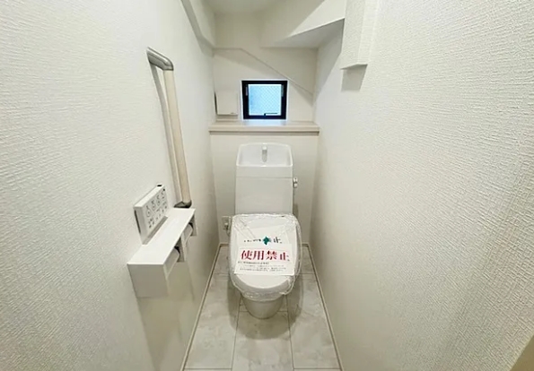 相模原市南区東大沼2丁目の新築戸建てAのトイレ1Fの写真