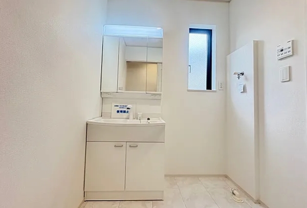 相模原市南区東大沼2丁目の新築戸建てAの洗面化粧台の写真