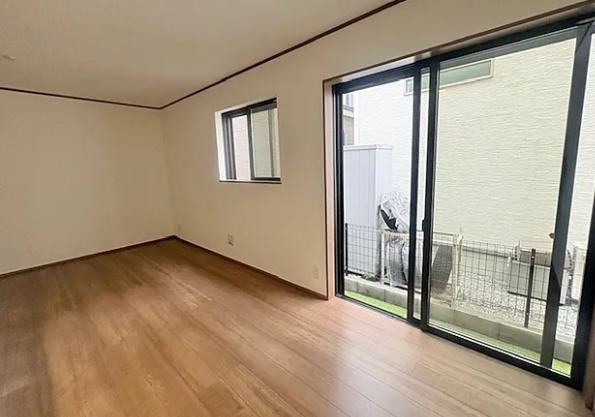 相模原市南区東大沼2丁目の新築戸建てBのリビングの写真