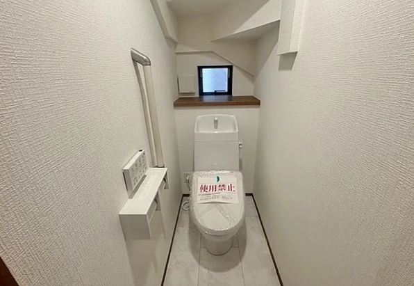 相模原市南区東大沼2丁目の新築戸建てBのトイレ1Fの写真