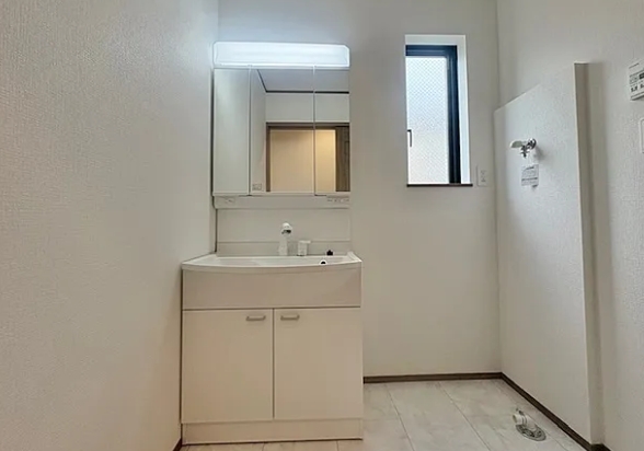 相模原市南区東大沼2丁目の新築戸建てBの洗面化粧台の写真