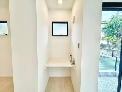 相模原市南区東林間4丁目の新築戸建てのスタディーカウンターの写真