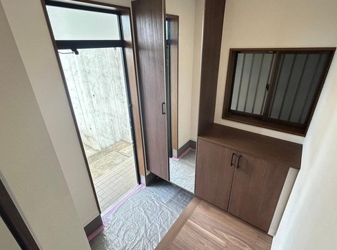 相模原市南区磯部の中古戸建ての玄関の写真