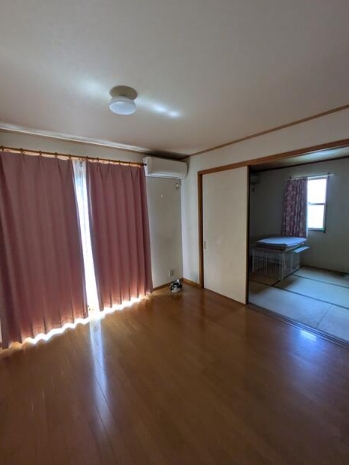 相模原市南区上鶴間の中古戸建てのリビングの写真