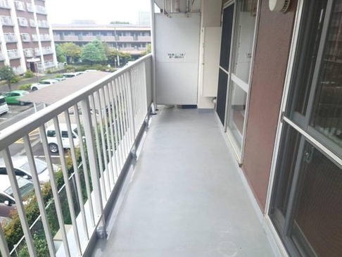 相模原市南区上鶴間5丁目の中古マンションのバルコニーの写真