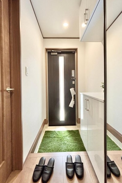 相模原市南区上鶴間8丁目の新築戸建ての玄関の写真