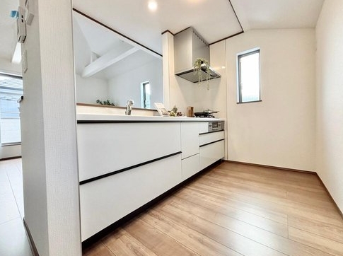 相模原市南区上鶴間8丁目の新築戸建てのキッチンの写真