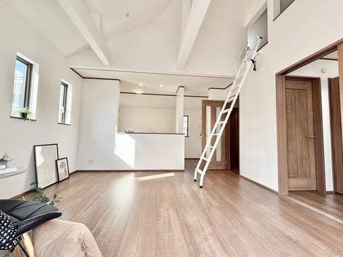 相模原市南区上鶴間8丁目の新築戸建てのリビングの写真