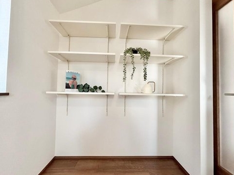 相模原市南区上鶴間8丁目の新築戸建てのパントリーの写真