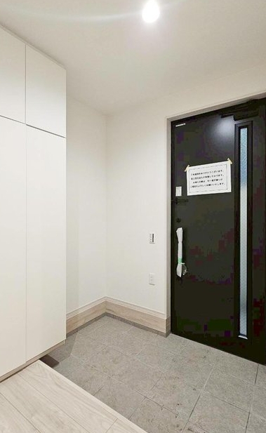 相模原市南区古淵5丁目の新築戸建ての玄関の写真