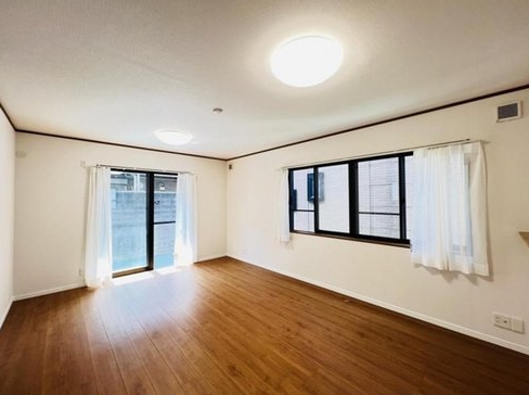 相模原市南区御園5丁目の中古戸建てのリビングの写真