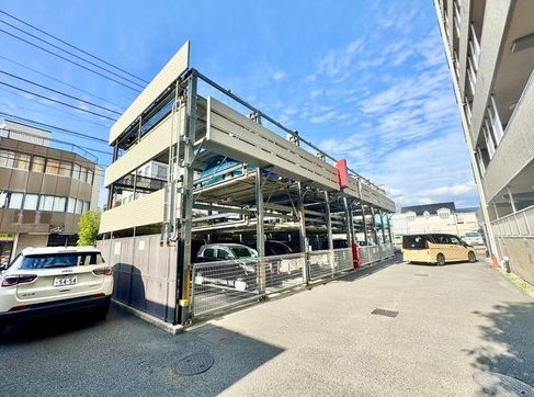 相模原市南区相南1丁目の中古マンションの駐車場の写真