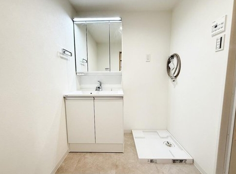 八王子市台町4丁目の中古マンションの洗面化粧台の写真